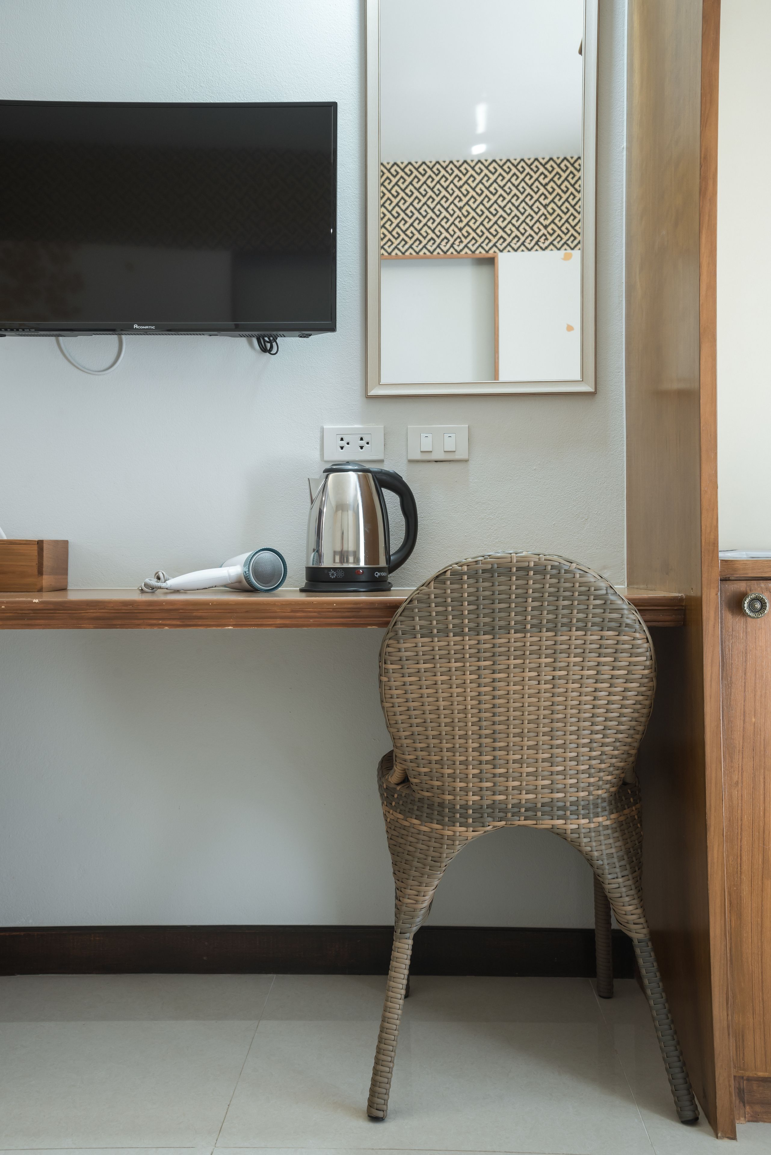 superior twin room, 2 single beds, pool view | minibar, in-room safe, desk, free wifi