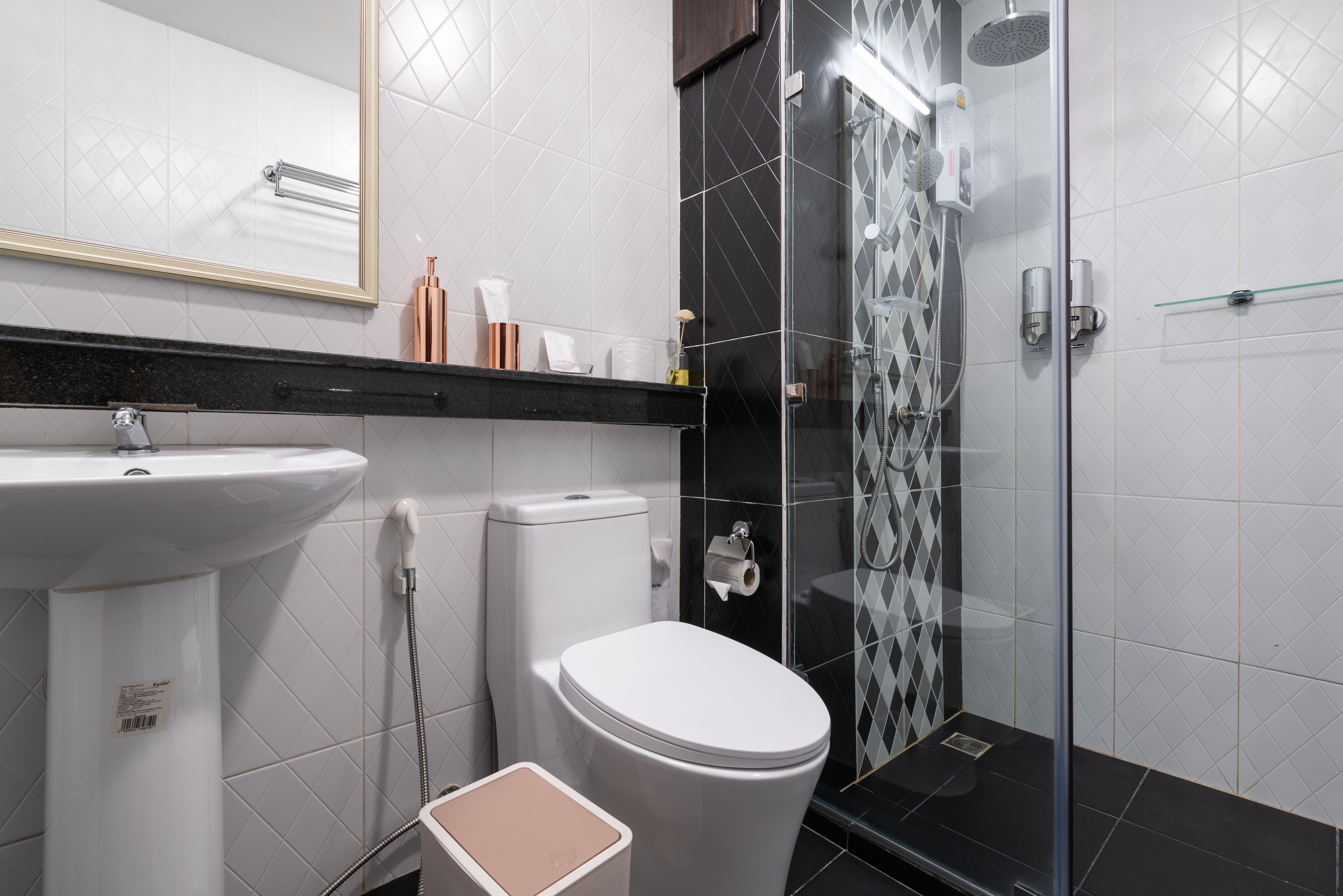 deluxe double room, 1 king bed with sofa bed | bathroom | shower, free toiletries, hair dryer, slippers