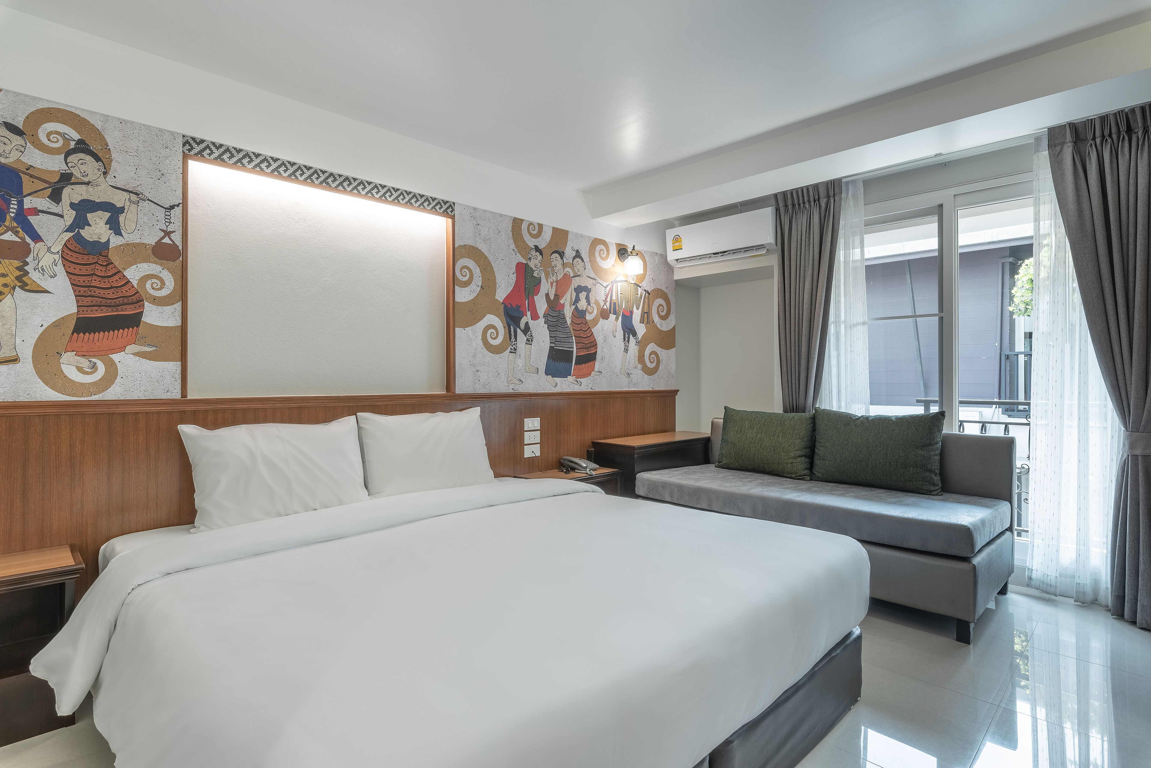 superior double room, 1 king bed, pool view | minibar, in-room safe, desk, free wifi