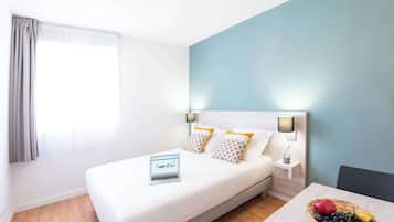 Desk, soundproofing, free cots/infant beds, free WiFi