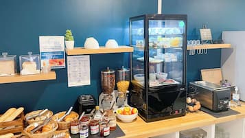 Desayuno buffet (EUR 12.90 por persona)