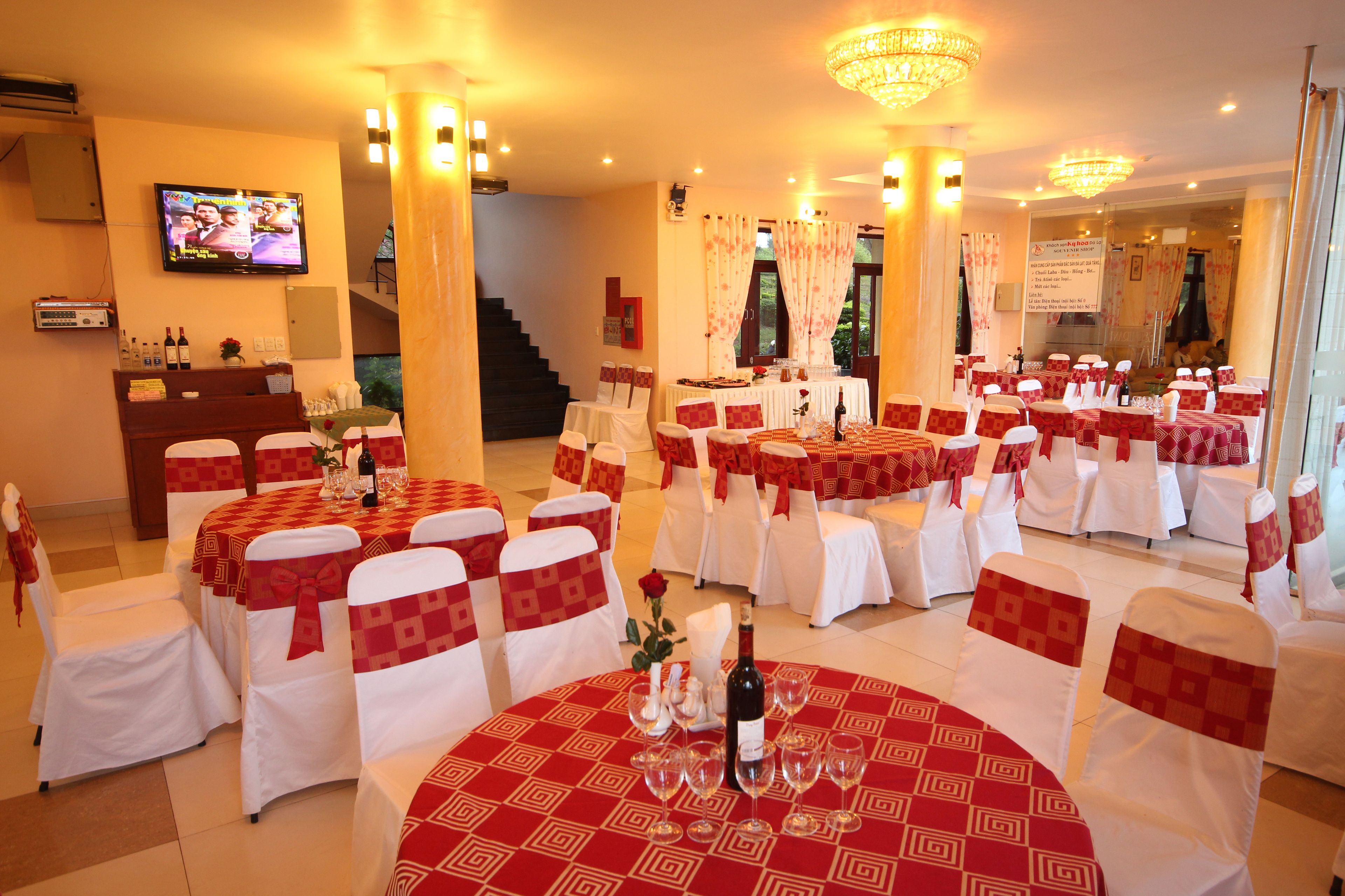 Frokost, lunsj og middag serveres, asiatiske retter 