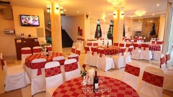 Breakfast, lunch, dinner served; Asian cuisine