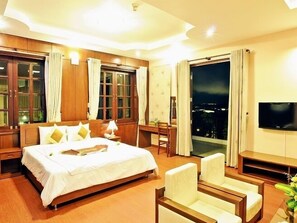 套房 | 迷你吧、房內夾萬、書桌、手提電腦工作空間