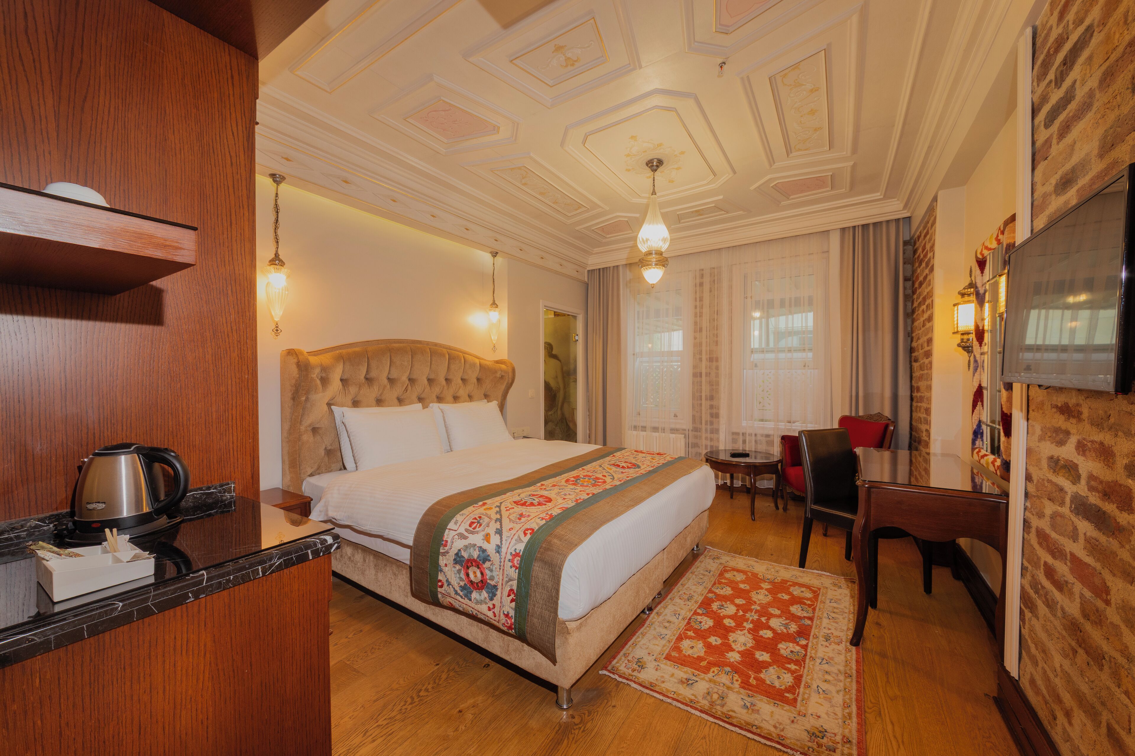 Economy Double Room | Minibar, in-room safe, desk, blackout drapes