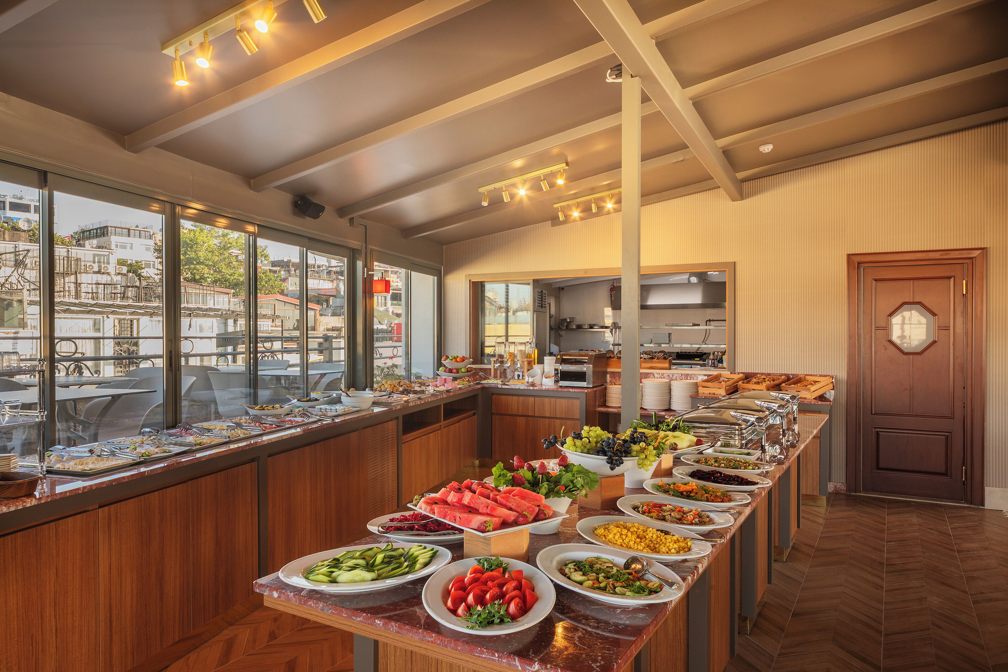 free daily buffet breakfast