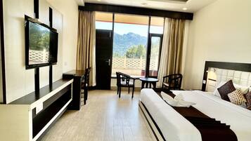 Superior Double Room, 1 Bedroom | Soundproofing, iron/ironing board, free WiFi, bed sheets