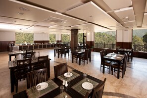 Daily buffet breakfast for a fee - Sea Hawk Hill Resort - A Luxury Boutique Resort (Nainital)