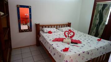 Hypo-allergenic bedding, minibar, free WiFi