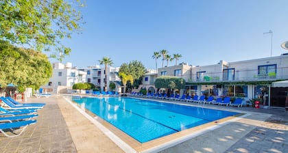 Green Bungalows Hotel Apartments