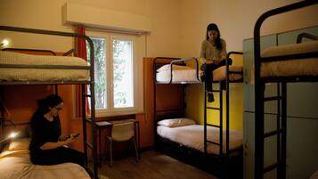 Zimmersafe, individuell dekoriert, Schreibtisch, BĂŒgeleisen/BĂŒgelbrett