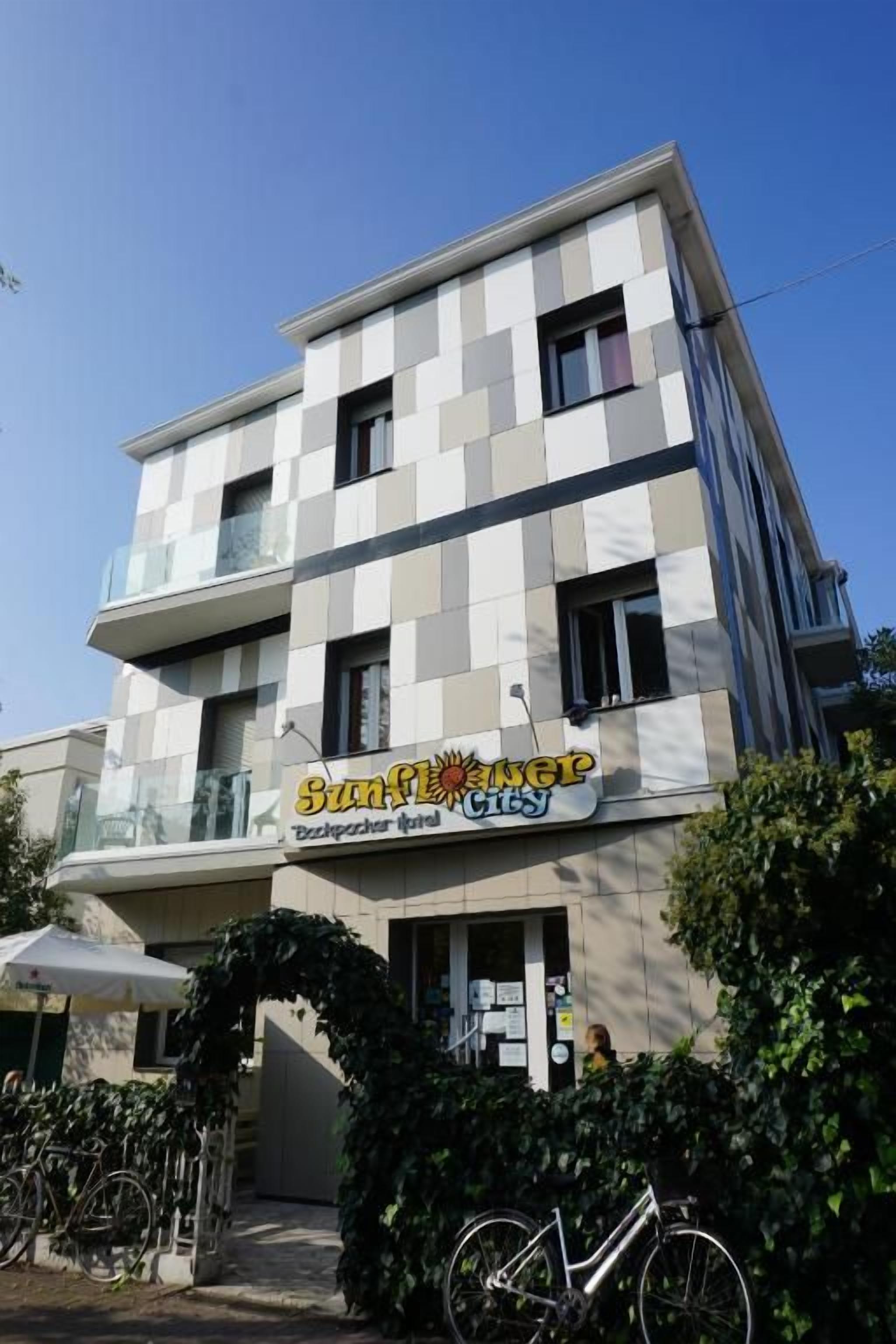 Photo - Sunflower City Student Hostel & Bar