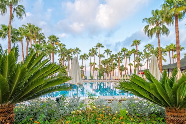 Piscine couverte, piscine extérieure (ouverte en saison)
