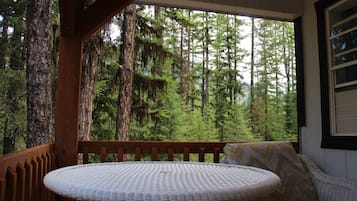 White Cabin | Living area