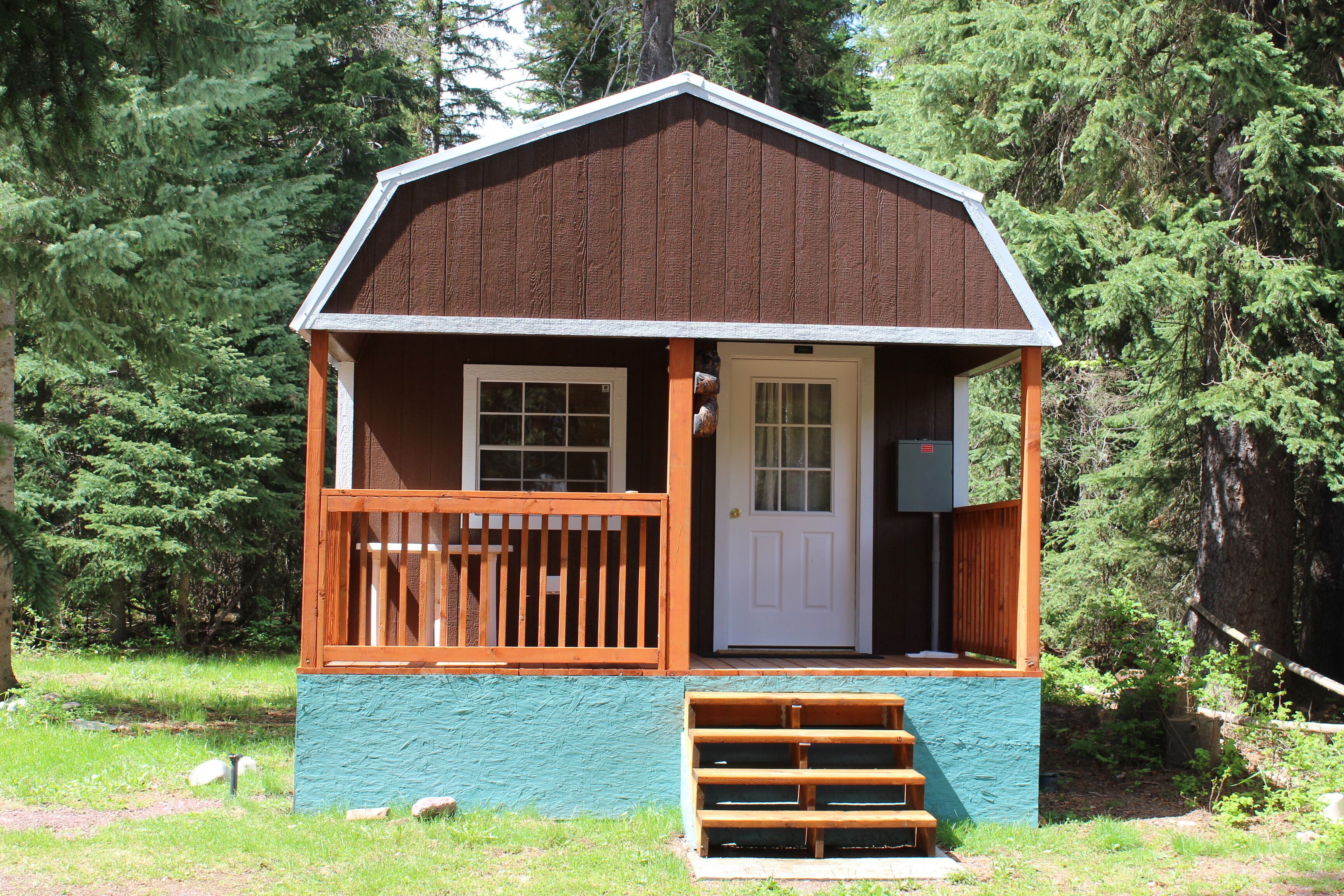 Brown Cabin | Living area