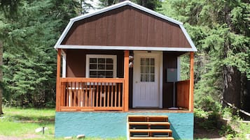 Brown Cabin | Living area