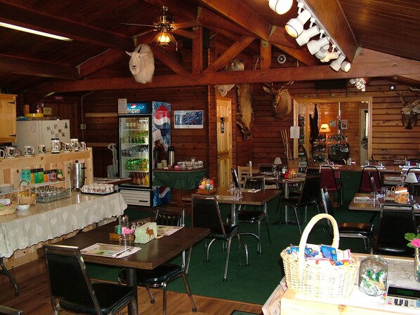 Café - Glacier Haven Inn (Essex)