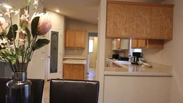 Family Cabin | Living area