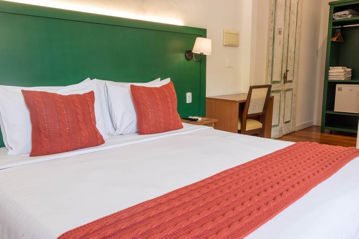 Minibar, Wi-Fi gratis, dan seprai linen