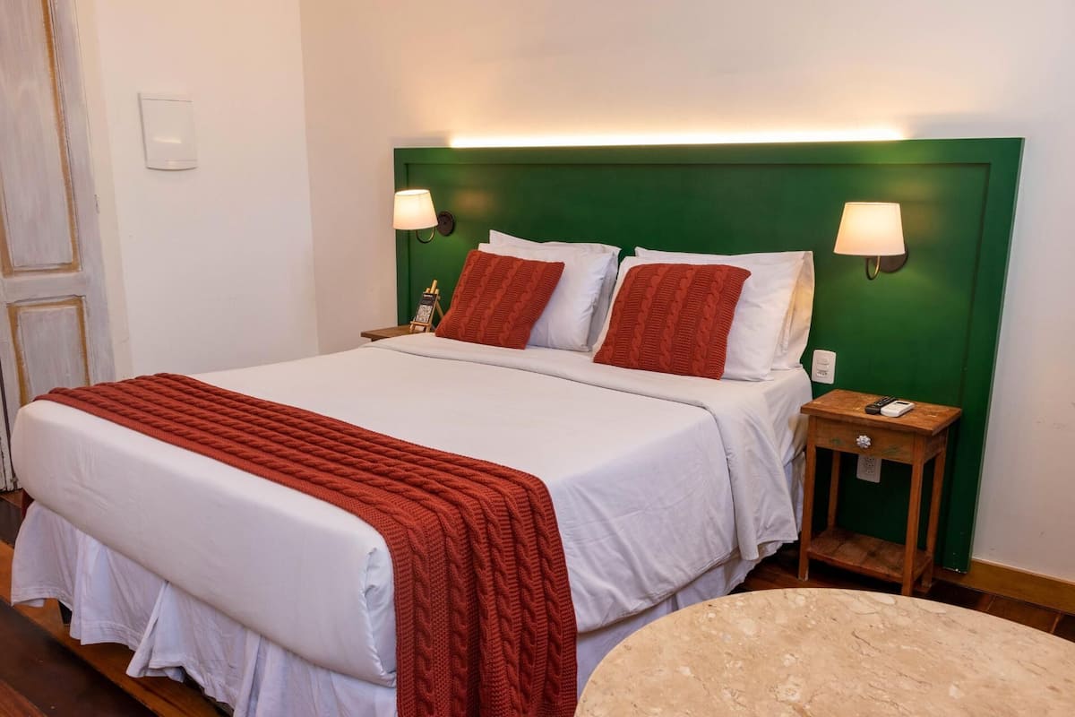 Minibar, WiFi (free), bed sheets