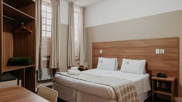 Quarto duplo econômico, 1 cama de casal | Frigobar, Wi-Fi de cortesia, roupa de cama