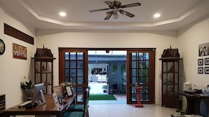 TV - MIRRISA NINMAN HOTEL (Chiang Mai)