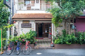 Property entrance - MIRRISA NINMAN HOTEL (Chiang Mai)