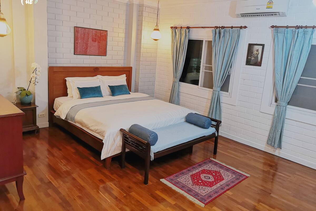 Suite | In-room safe, soundproofing, WiFi (free)