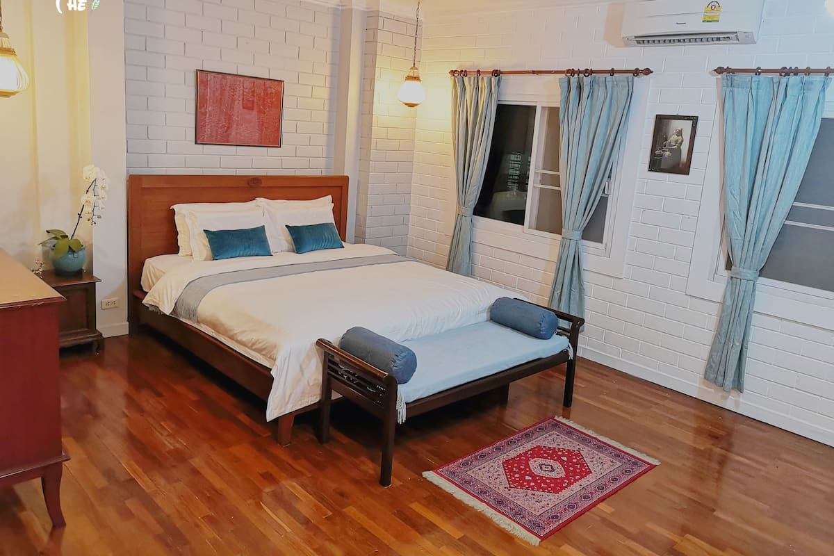 Suite | In-room safe, soundproofing, free WiFi