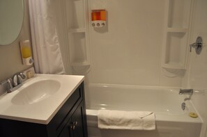 Comfort Room, 1 Double Bed | Bathroom