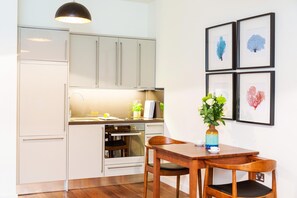 Appartamento Premium, 1 camera da letto | Cucina privata | Frigorifero, microonde, forno, macchina per tè/caffè