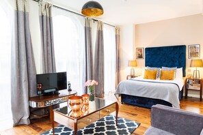 Monolocale Premium | Soggiorno | TV LCD