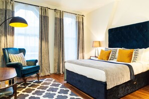 Premium Studio | Premium bedding, iron/ironing board, free cots/infant beds - Native Monument (London)