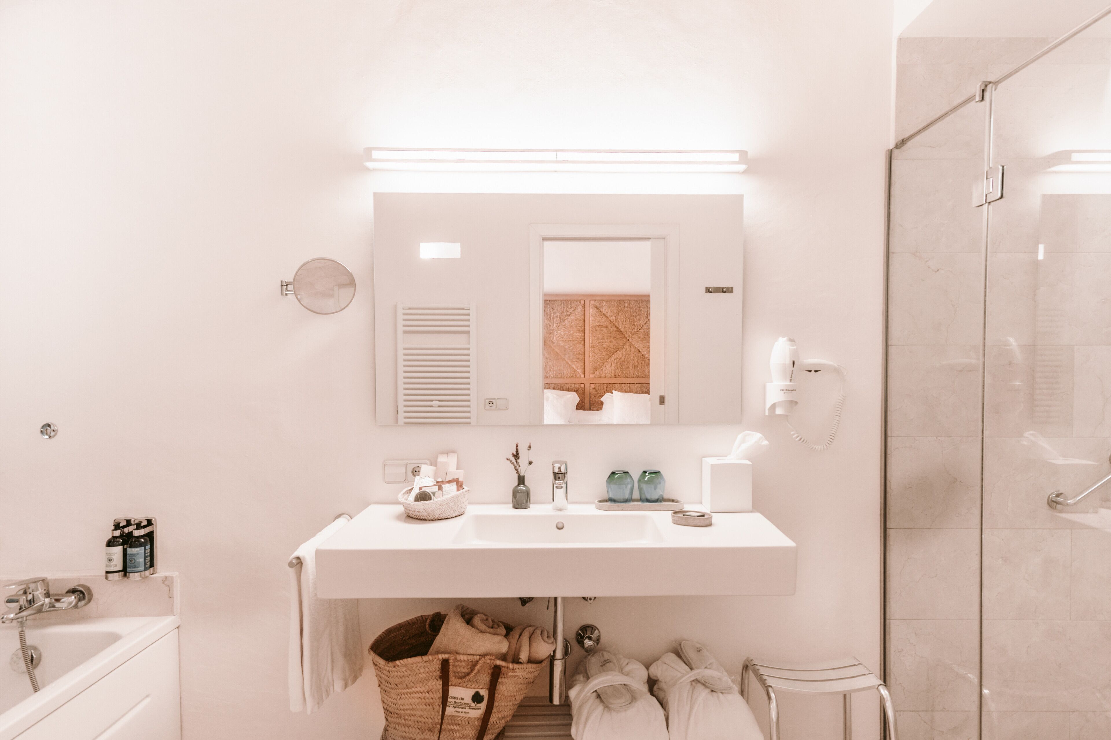 junior suite, terrace | bathroom | combined shower/bathtub, jetted bath, free toiletries, hair dryer