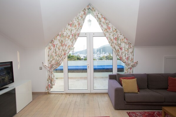 40-inch LCD TV with satellite channels, TV - Dedeminn Marina Hotel (Fethiye)