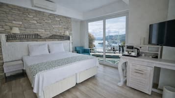 DELUXE ROOM DENIZ MANZARALI | Minibar, Zimmersafe, laptopgeeigneter Arbeitsplatz