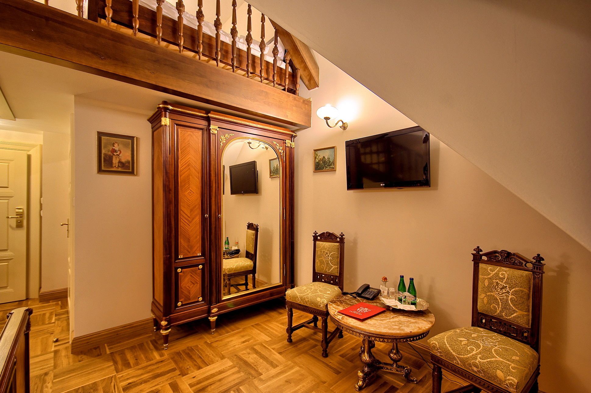 triple room | in-room safe, individually furnished, blackout curtains, free wifi