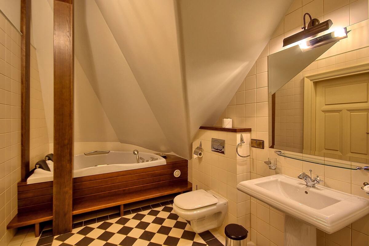 apartment | bathroom | free toiletries, hair dryer, towels