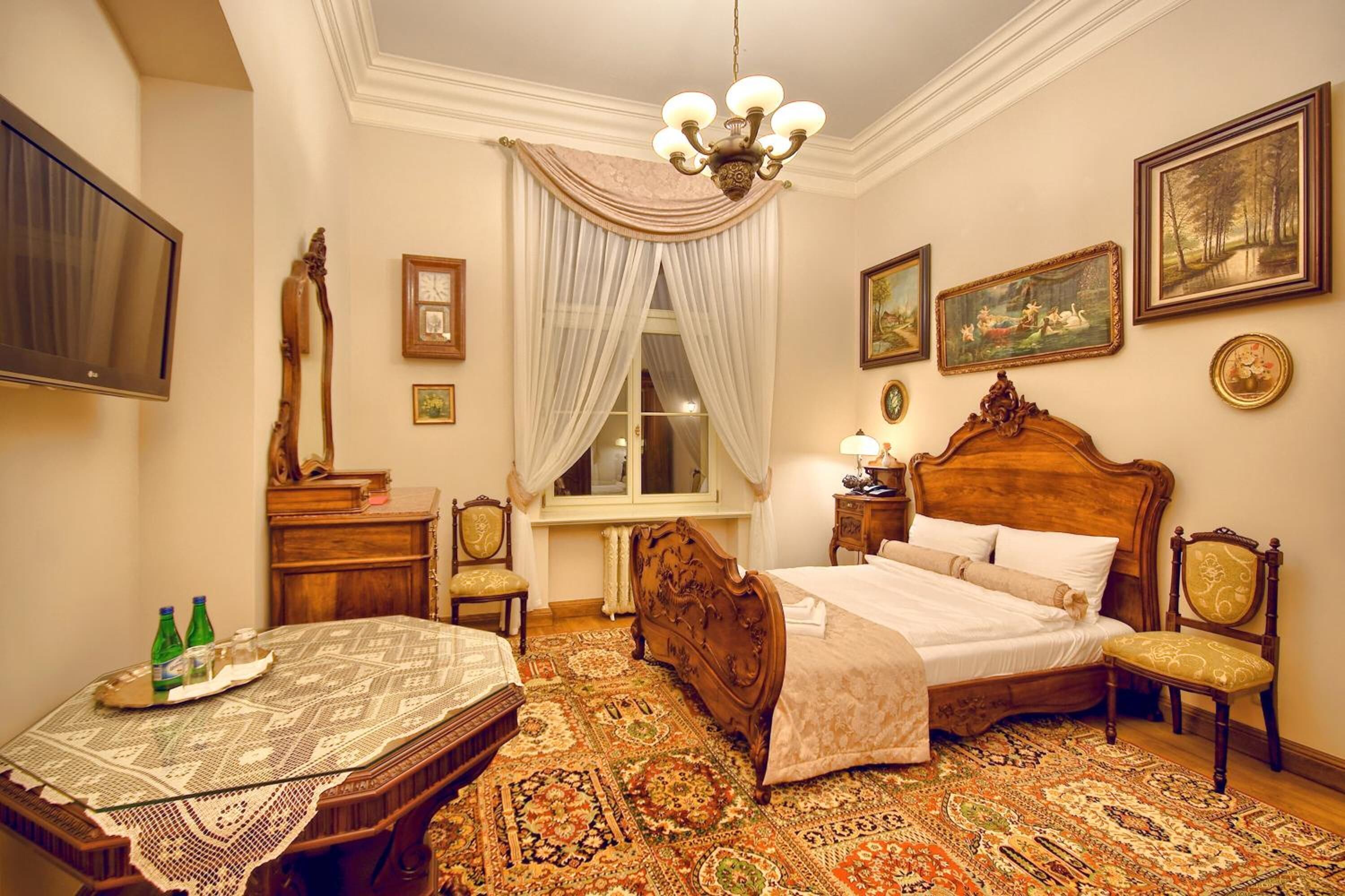 Caja fuerte, mobiliario individual, cortinas opacas y wifi gratis