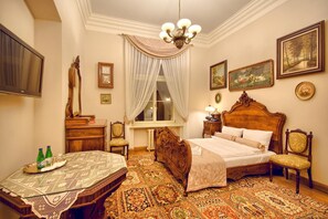 In-room safe, individually furnished, blackout curtains, free WiFi - Pałac Tłokinia (Opatowek)