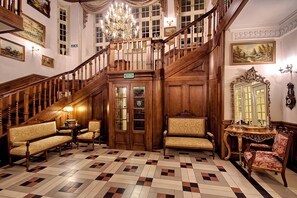 Lobby - Pałac Tłokinia (Opatowek)