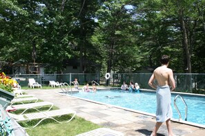 Outdoor pool - Hinckley's Dreamwood Cottages (Bar Harbor)