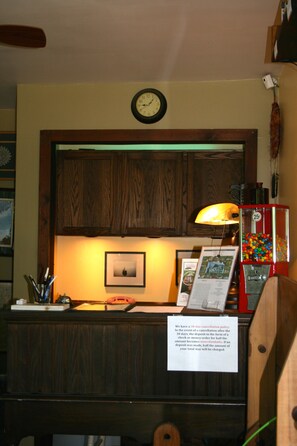 Reception - Hinckley's Dreamwood Cottages (Bar Harbor)