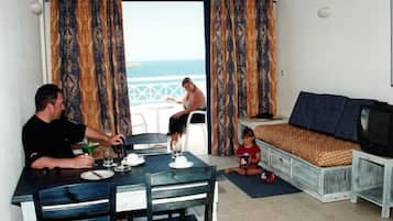 Studio | In-room dining