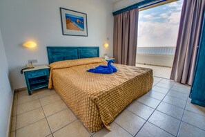 In-room safe, free cribs/infant beds, WiFi - St. George Gardens (Paphos)