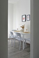 Appartamento Exclusive, balcone | Cucina privata | Frigorifero, piano cottura, pentole/stoviglie/utensili