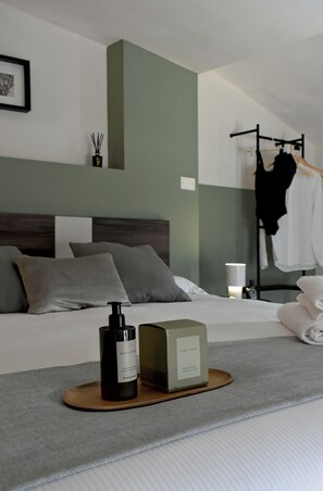 Ropa de cama de alta calidad, minibar, wifi gratis y ropa de cama 