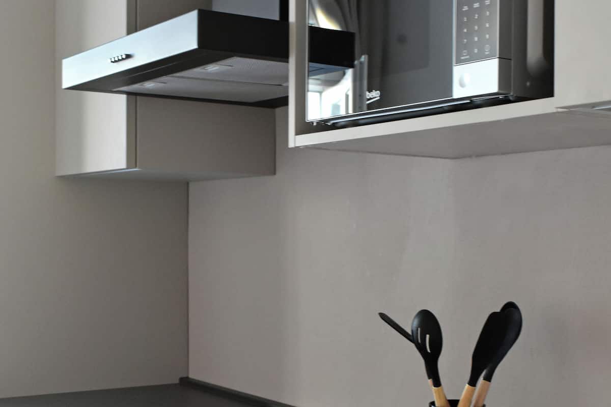 Superior Apartment | Private kitchen | Fridge, stovetop, cookware/dishes/utensils