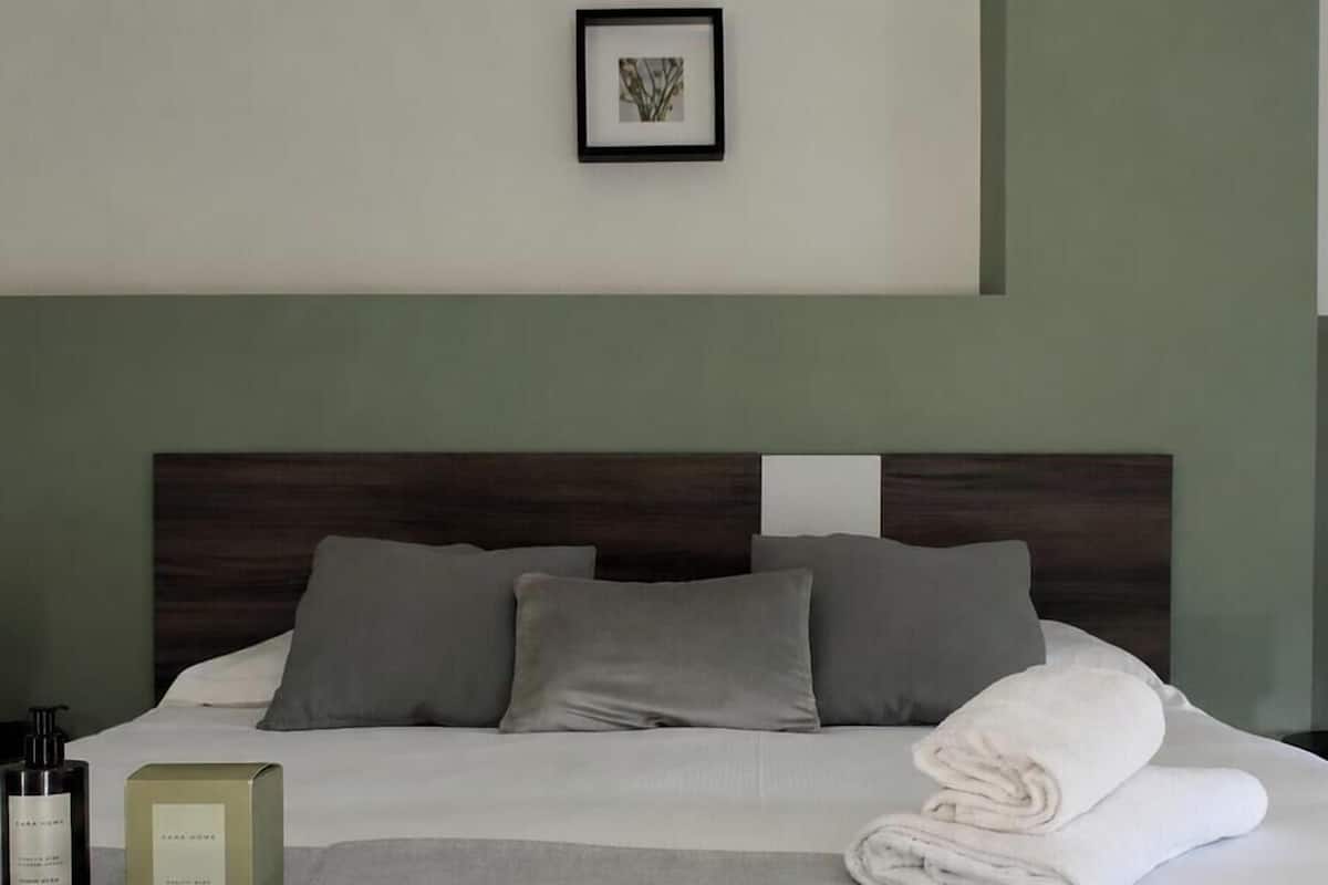 Comfort Double Room, located in Attic | Ropa de cama de alta calidad, minibar, wifi gratis y ropa de cama