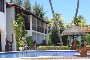 Outdoor pool, sun loungers - Pousada Quatro Estações (Ipojuca)